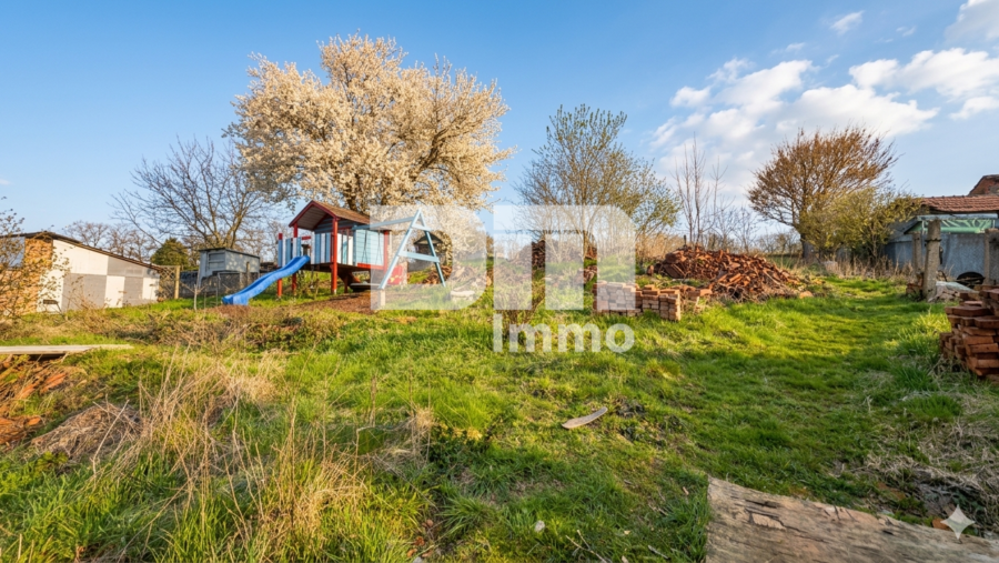 Charmanter Wohntraum mit Tradition und Moderne auf großem Grundstück - Großer Gartenbereich